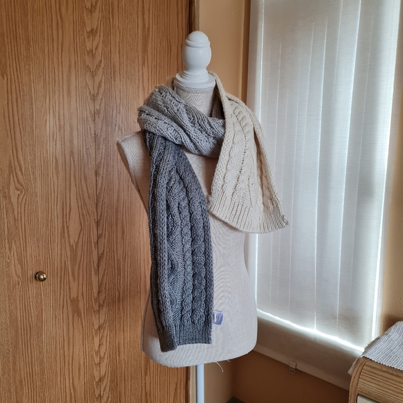 GAP Knit Grey Gray White Beige Cream Boho Winter Scarf